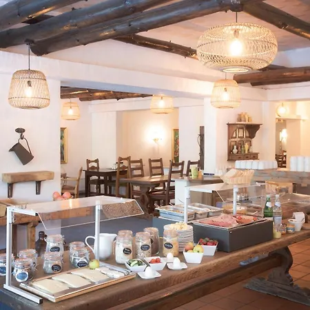 Elan Hotel 3*