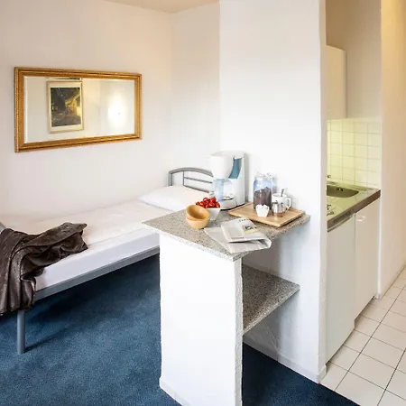 Elan Hotel 3*